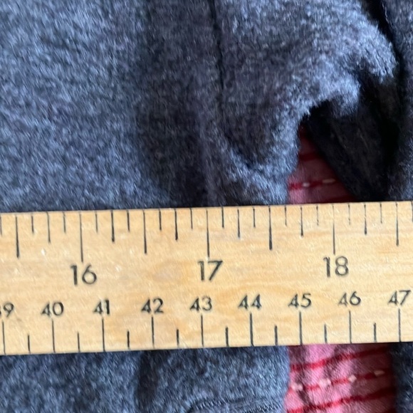 Kismet women’s XS soft Heather Gray Knit Top - Picture 4 of 15